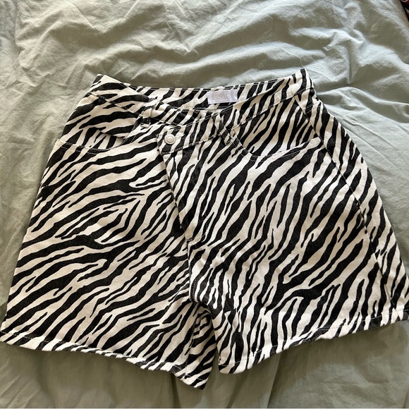 Isalis | Size S Zebra shorts - Picture 1 of 3